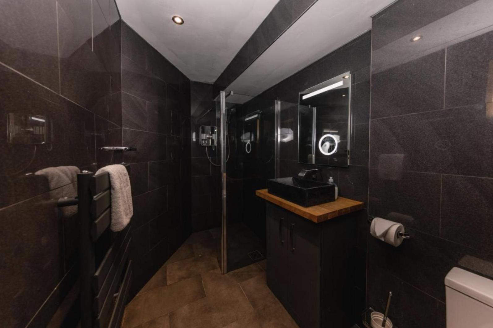 Superb Luxury Apartment By Canal - Central إدنبرة المظهر الخارجي الصورة
